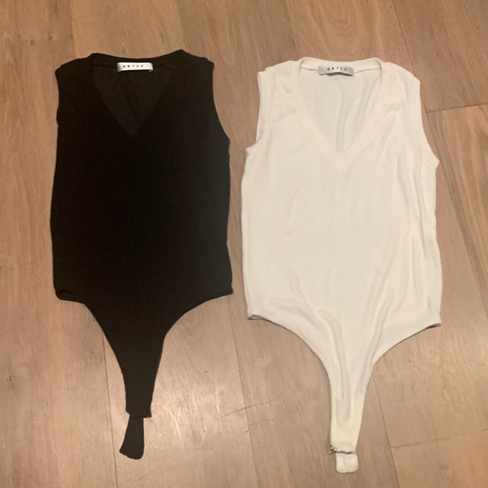 GBTSO sleeveless Vneck bodysuits size XS